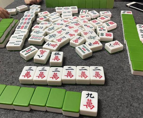 【摘要】在中国古老传统文化中，麻将是最受欢迎的桌上游戏